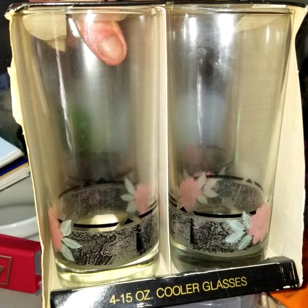 Complement Drinkware By Corelle Pink Flowers black design Set 4-15oz Glasse NOS
